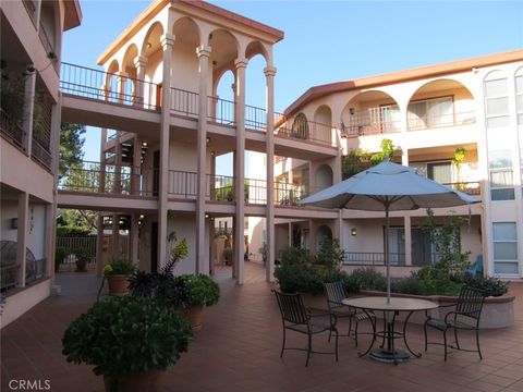 Photo of 2035 4th Street St #202C, Santa Monica, CA 90405 (MLS # CV26022307)