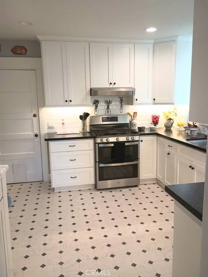 Tustin, California 92780, United States, 2 Bedrooms Bedrooms, ,1 BathroomBathrooms,Residential,Active,227015