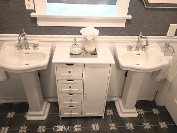 Tustin, California 92780, United States, 2 Bedrooms Bedrooms, ,1 BathroomBathrooms,Residential,Active,227015