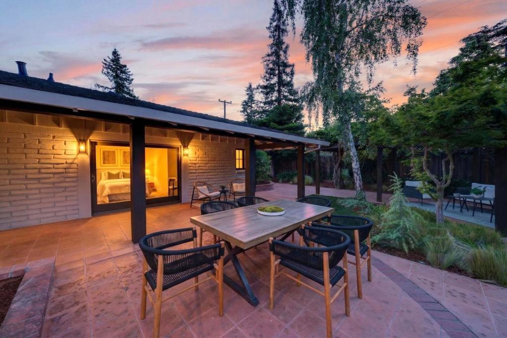 2734 Doverton Square