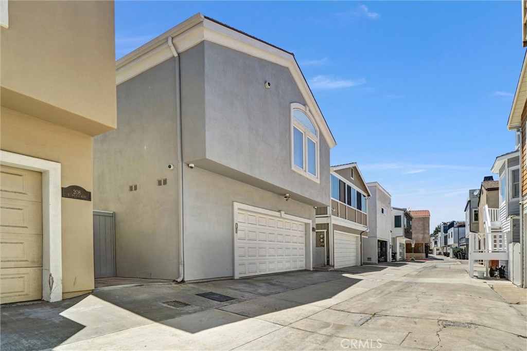 206 E Balboa Boulevard