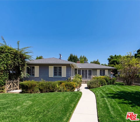 Photo of 4718 Columbus Avenue, Los Angeles, CA 91403 (MLS # 26893593)