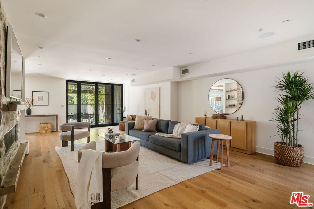 Properties 4 11734 Huston Street