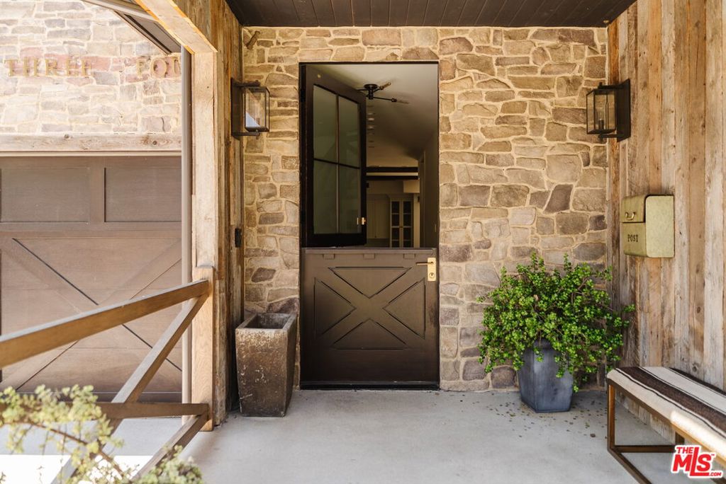 Properties 2 11734 Huston Street
