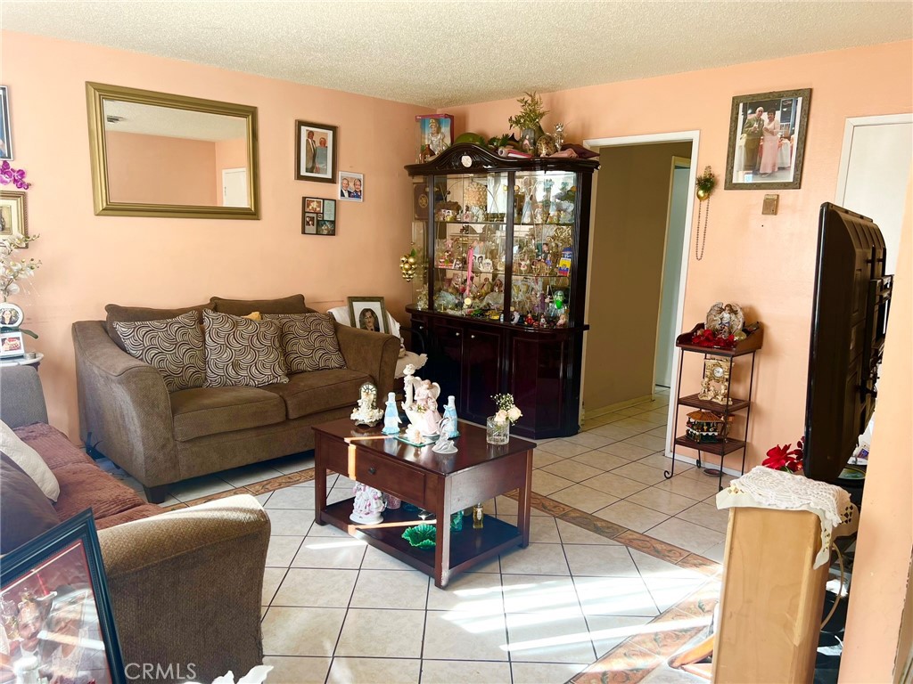 11 Eastridge Lane