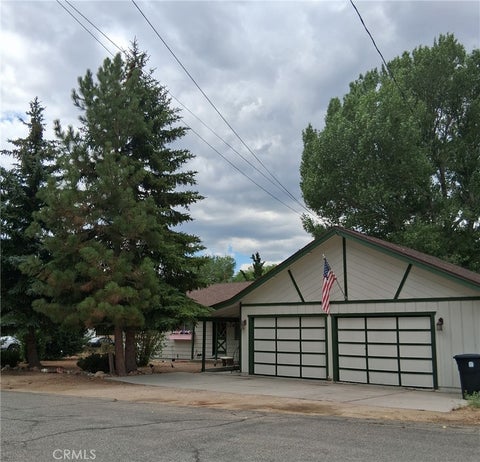 Photo of 328 Grenfall LN, Big Bear City, CA 92314 (MLS # CV26145183)
