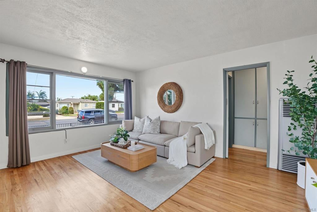 208 K St