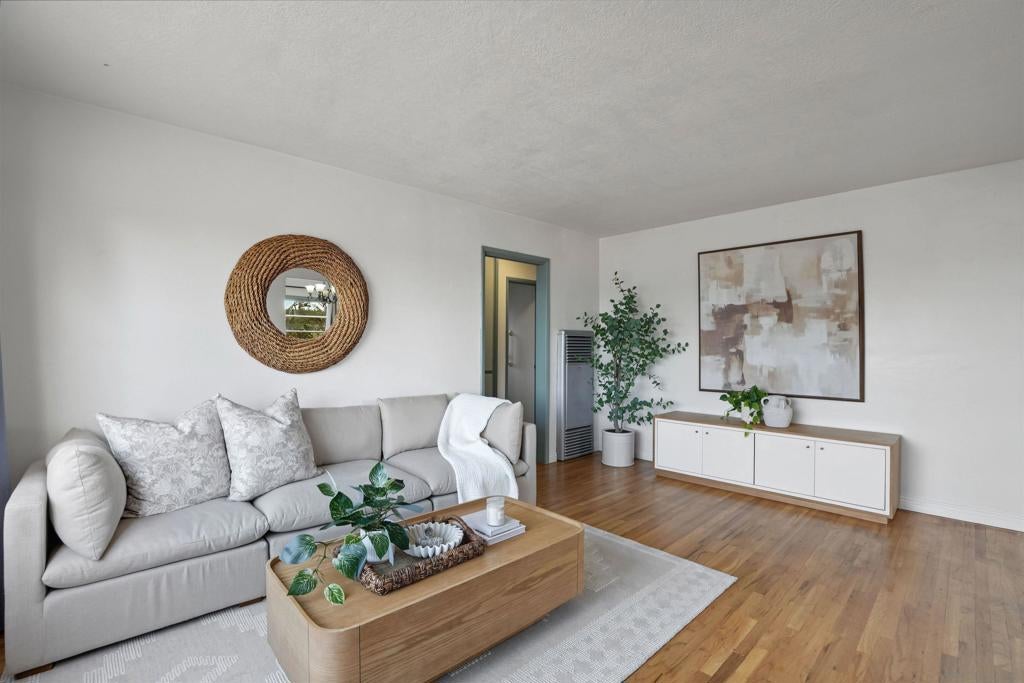 208 K St