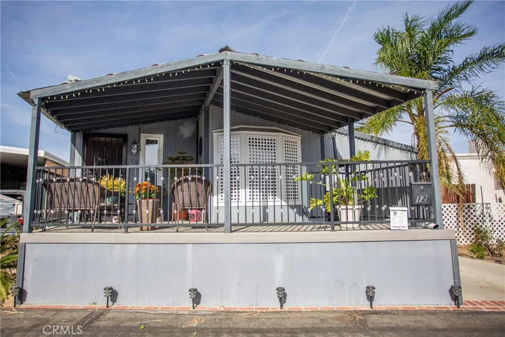 Chatsworth, California 91311, United States, 2 Bedrooms Bedrooms, ,2 BathroomsBathrooms,Residential,Active,214336