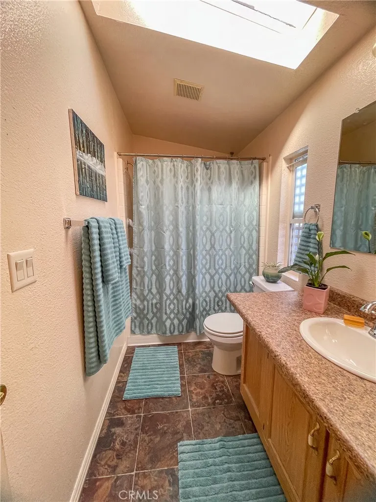 Chatsworth, California 91311, United States, 2 Bedrooms Bedrooms, ,2 BathroomsBathrooms,Residential,Active,214336
