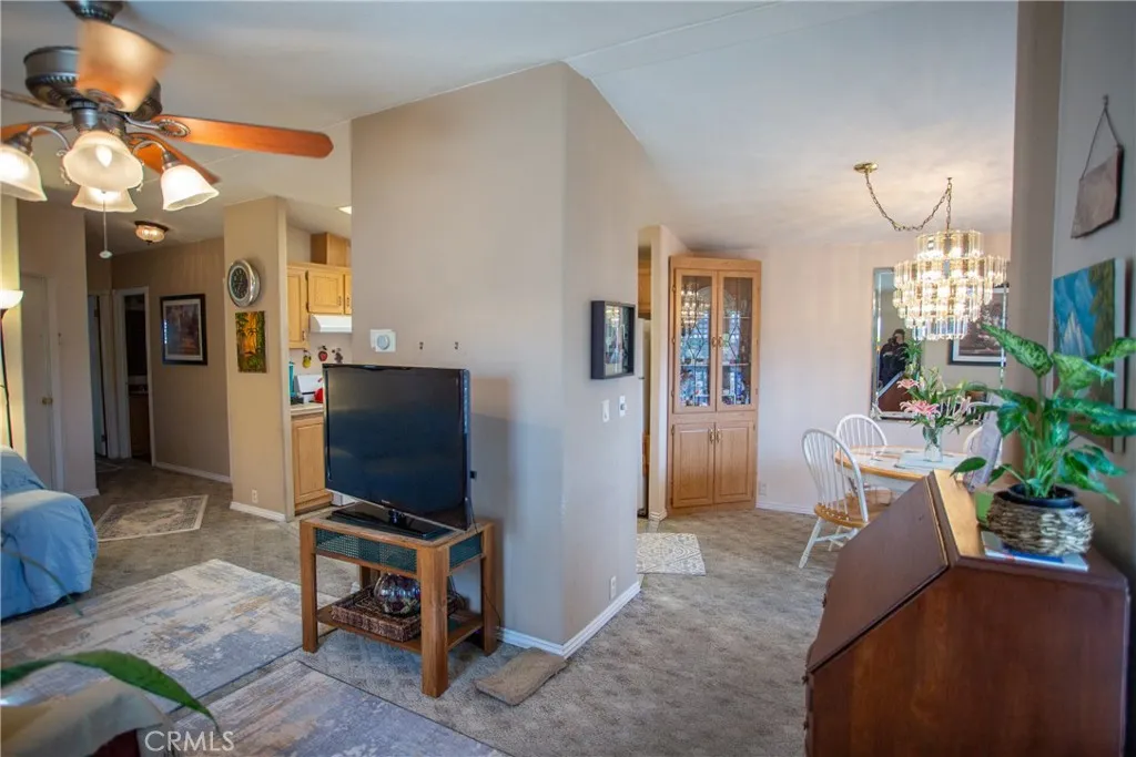 Chatsworth, California 91311, United States, 2 Bedrooms Bedrooms, ,2 BathroomsBathrooms,Residential,Active,214336