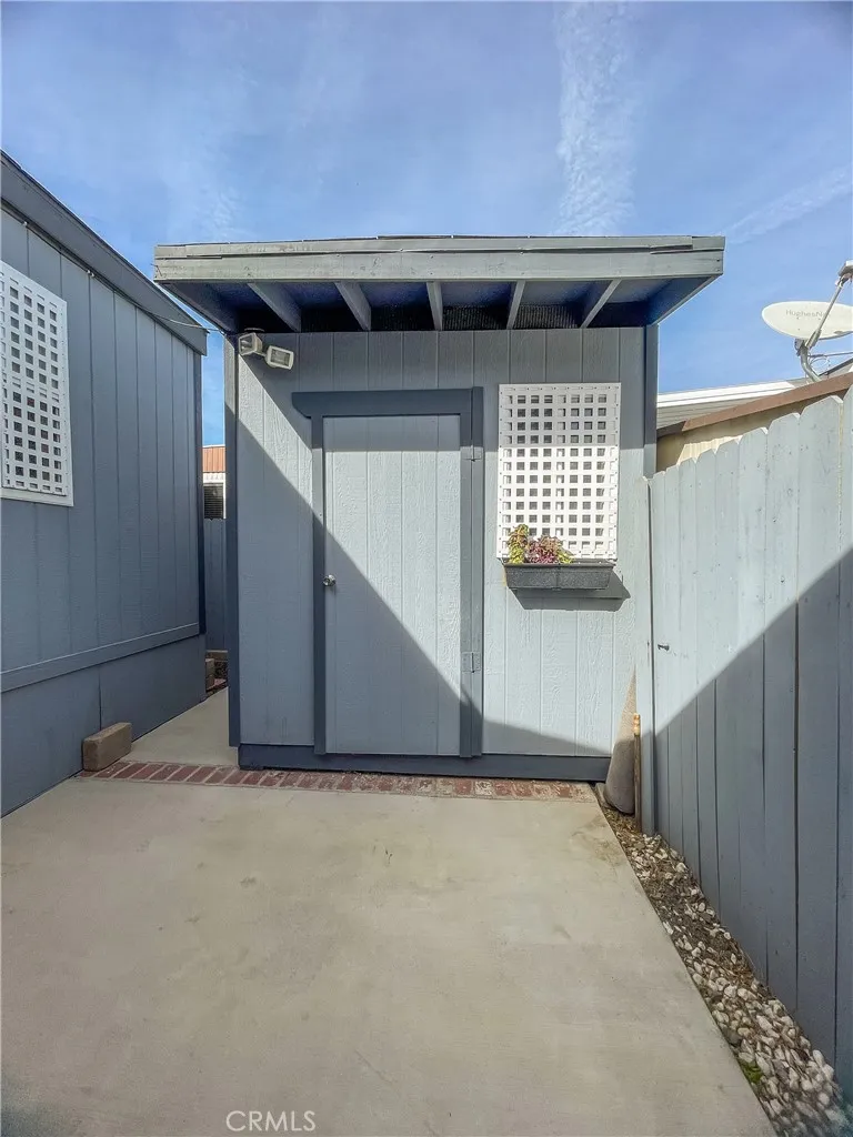 Chatsworth, California 91311, United States, 2 Bedrooms Bedrooms, ,2 BathroomsBathrooms,Residential,Active,214336