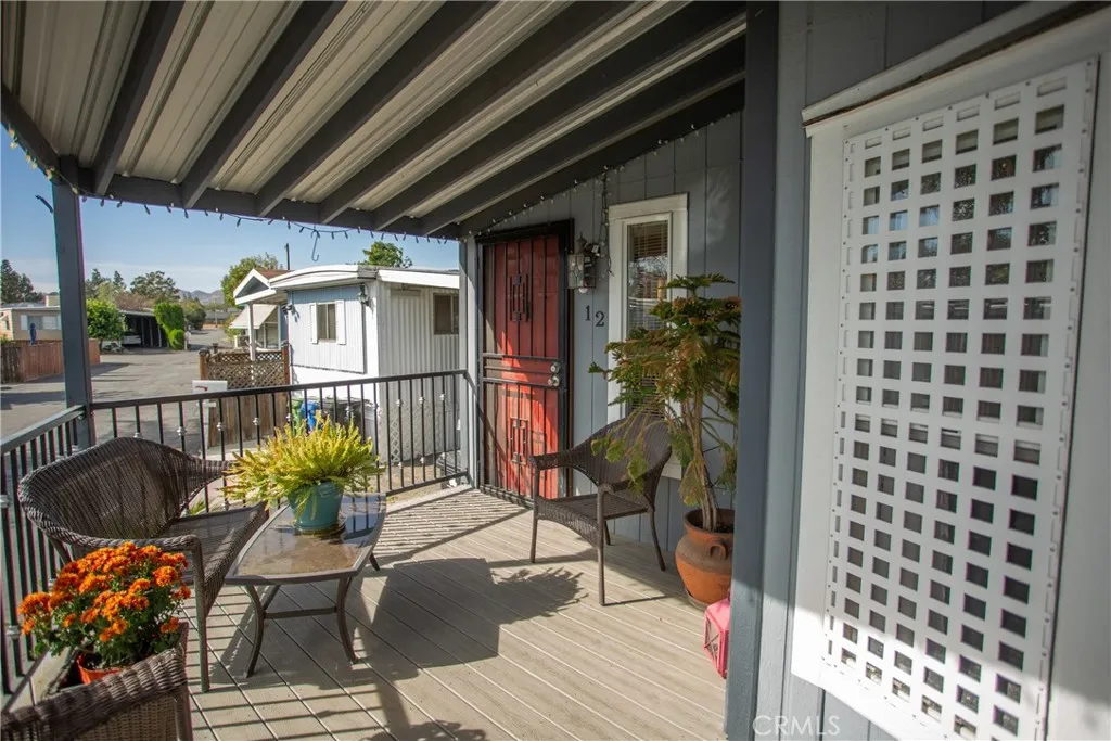 Chatsworth, California 91311, United States, 2 Bedrooms Bedrooms, ,2 BathroomsBathrooms,Residential,Active,214336