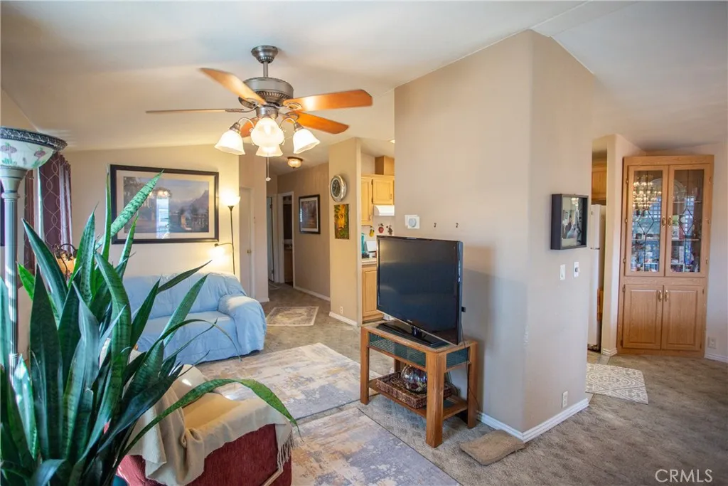 Chatsworth, California 91311, United States, 2 Bedrooms Bedrooms, ,2 BathroomsBathrooms,Residential,Active,214336