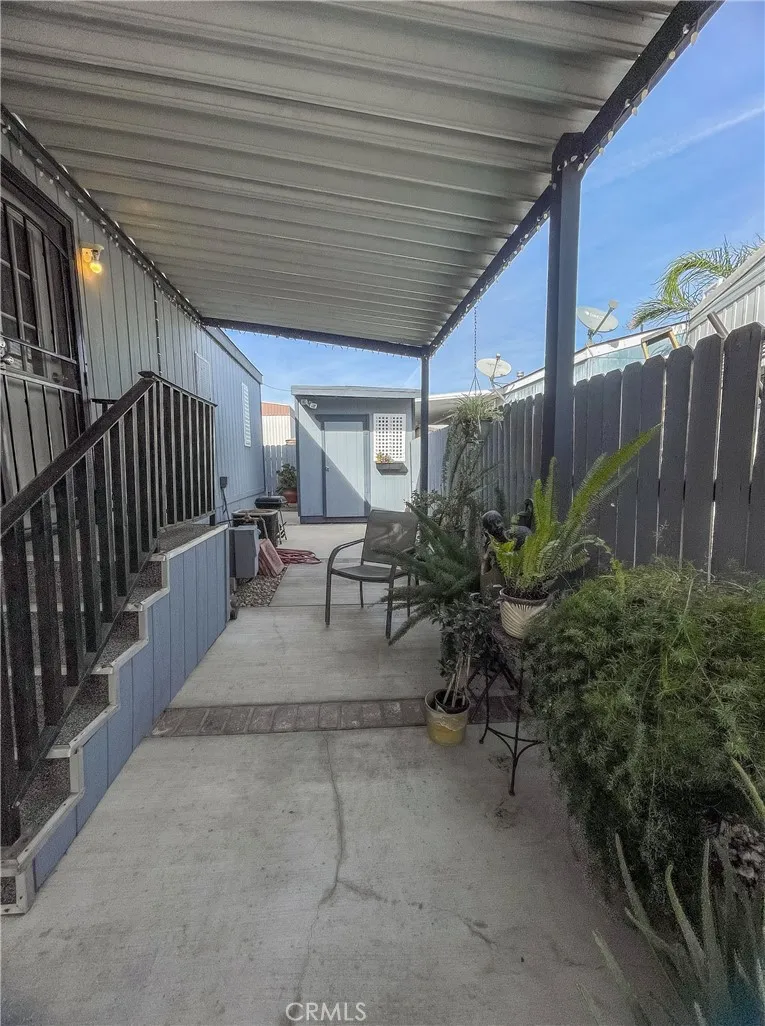 Chatsworth, California 91311, United States, 2 Bedrooms Bedrooms, ,2 BathroomsBathrooms,Residential,Active,214336