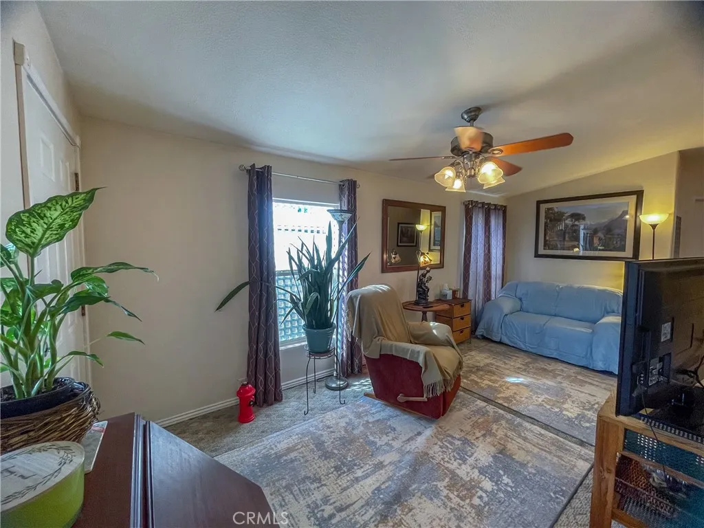 Chatsworth, California 91311, United States, 2 Bedrooms Bedrooms, ,2 BathroomsBathrooms,Residential,Active,214336