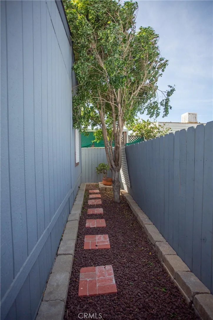 Chatsworth, California 91311, United States, 2 Bedrooms Bedrooms, ,2 BathroomsBathrooms,Residential,Active,214336