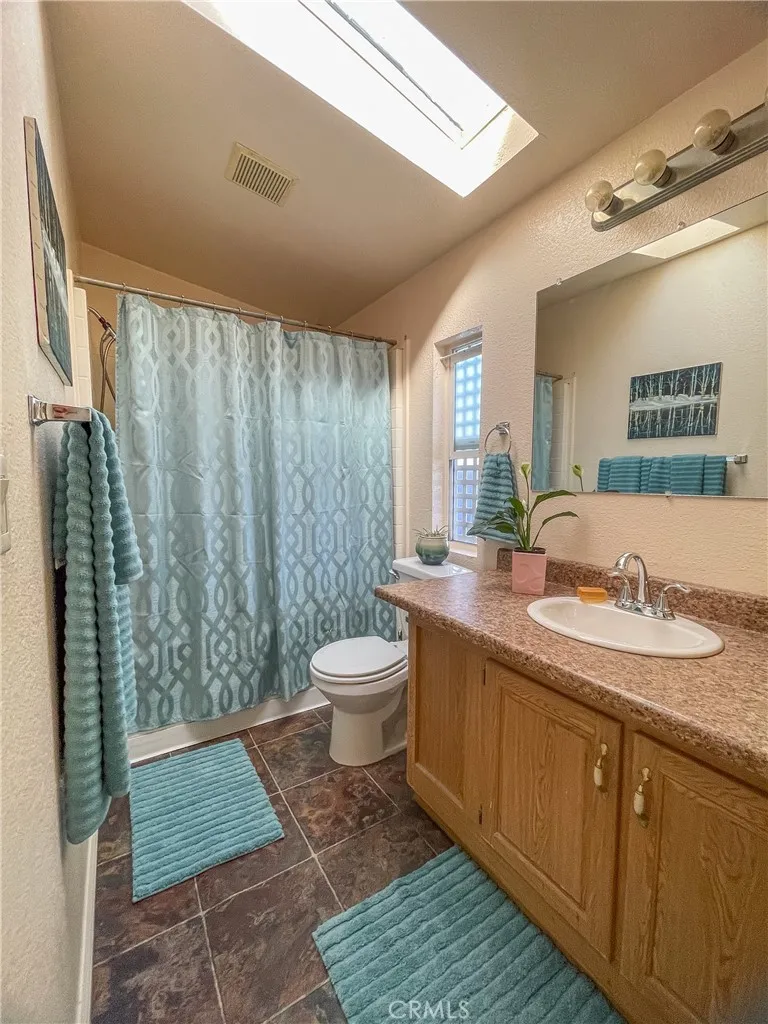 Chatsworth, California 91311, United States, 2 Bedrooms Bedrooms, ,2 BathroomsBathrooms,Residential,Active,214336