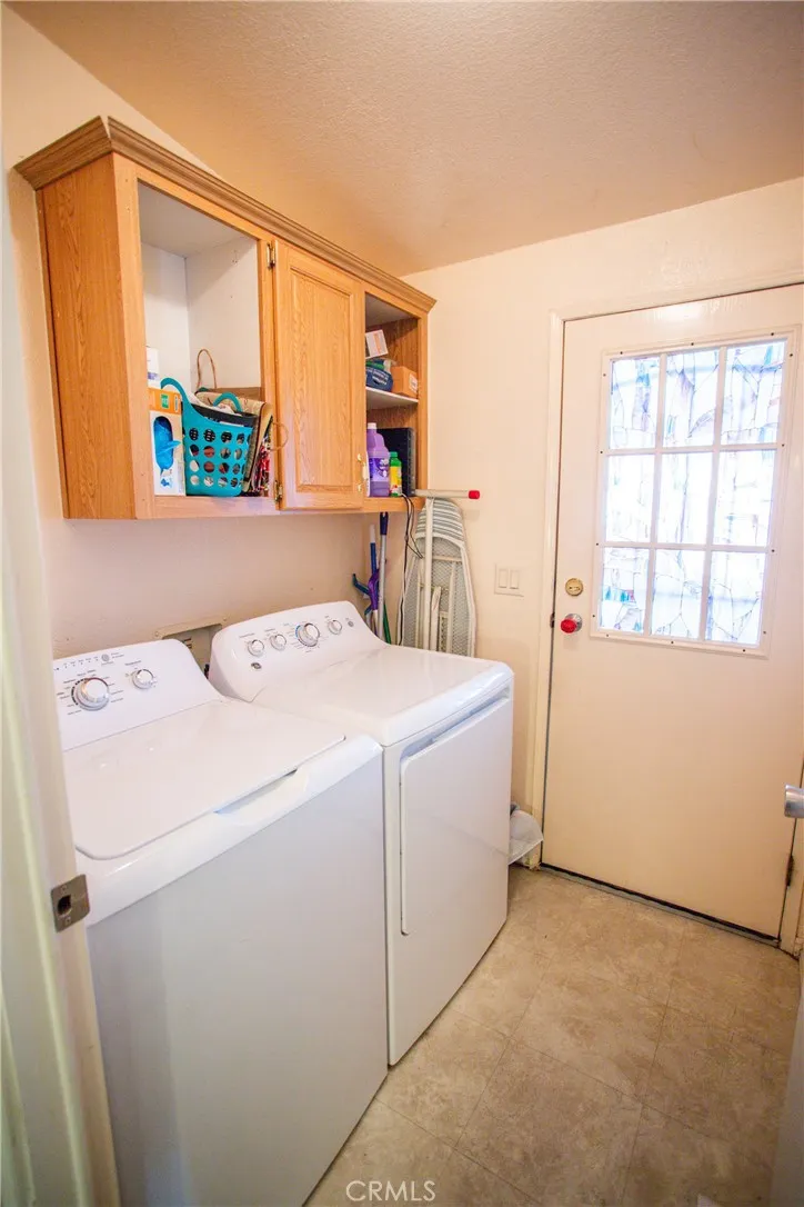 Chatsworth, California 91311, United States, 2 Bedrooms Bedrooms, ,2 BathroomsBathrooms,Residential,Active,214336