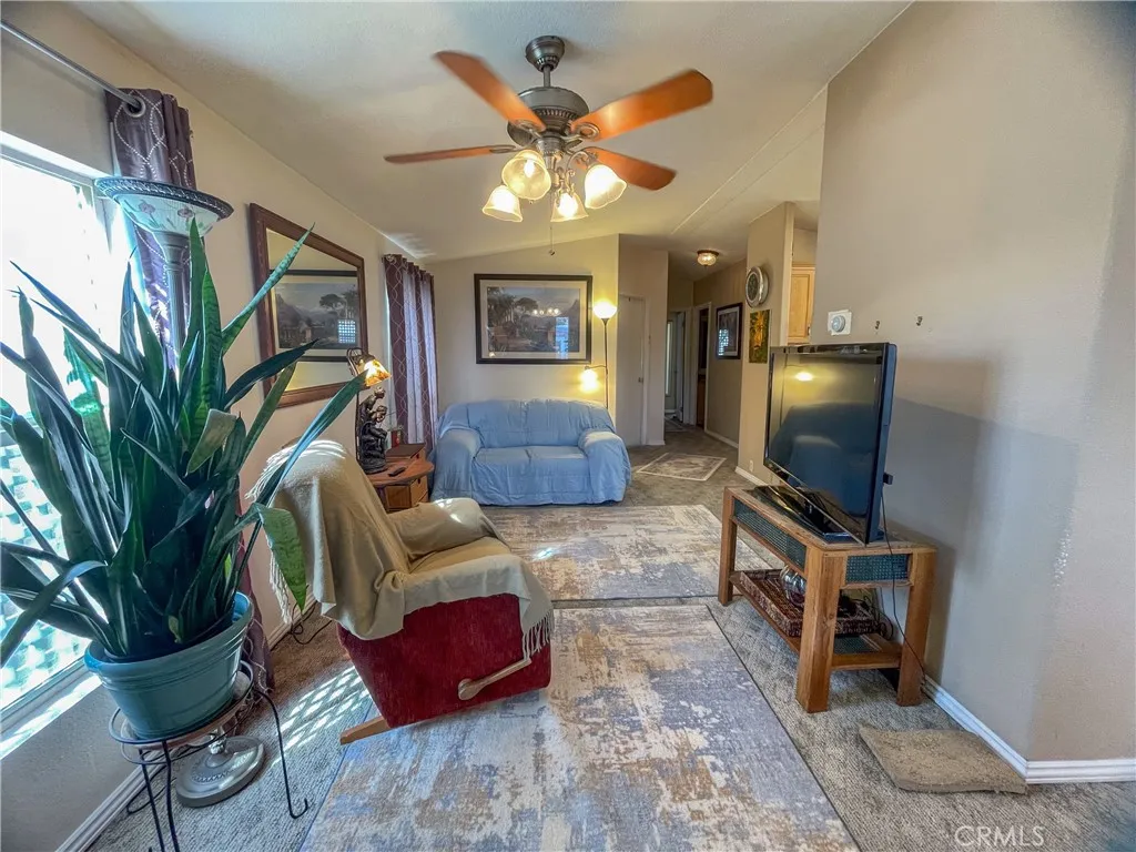 Chatsworth, California 91311, United States, 2 Bedrooms Bedrooms, ,2 BathroomsBathrooms,Residential,Active,214336