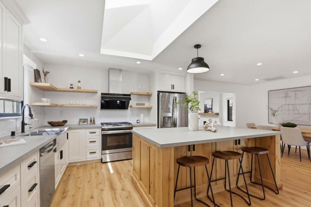 10350 Imperial Avenue