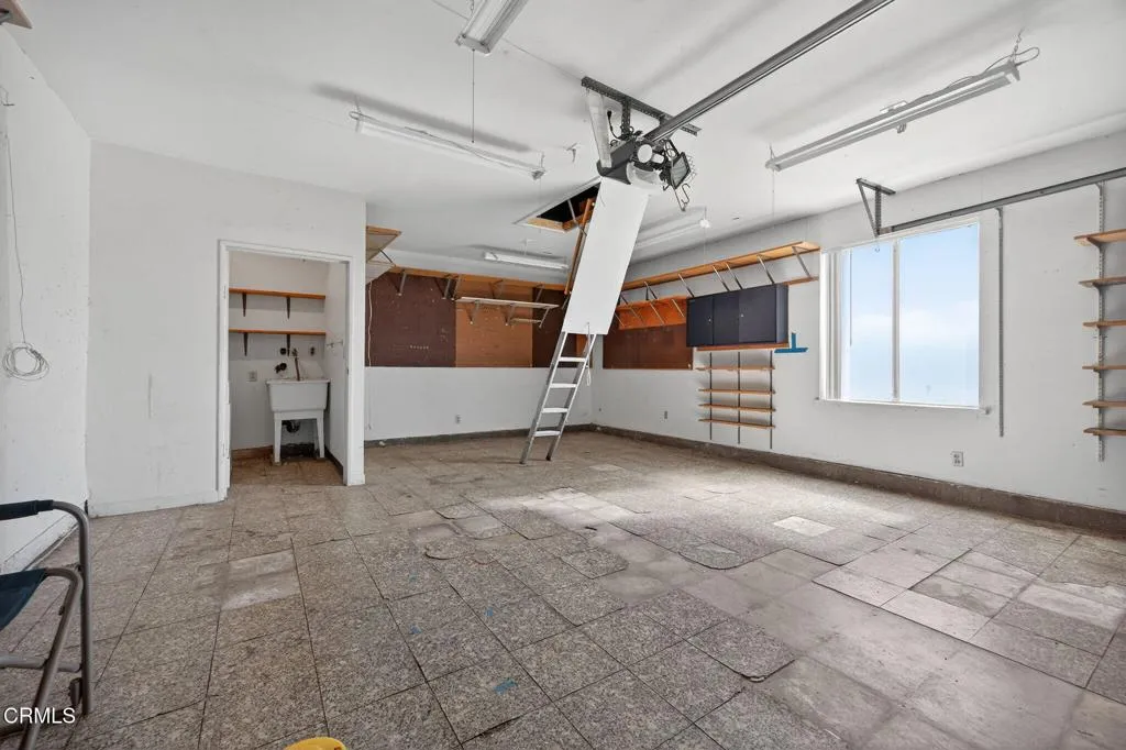 Ventura, California 93003, United States, 5 Bedrooms Bedrooms, ,2 BathroomsBathrooms,Residential,Active,226914