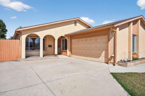 Photo of 6957 Heron Street, Ventura, CA 93003 (MLS # V1-32833)
