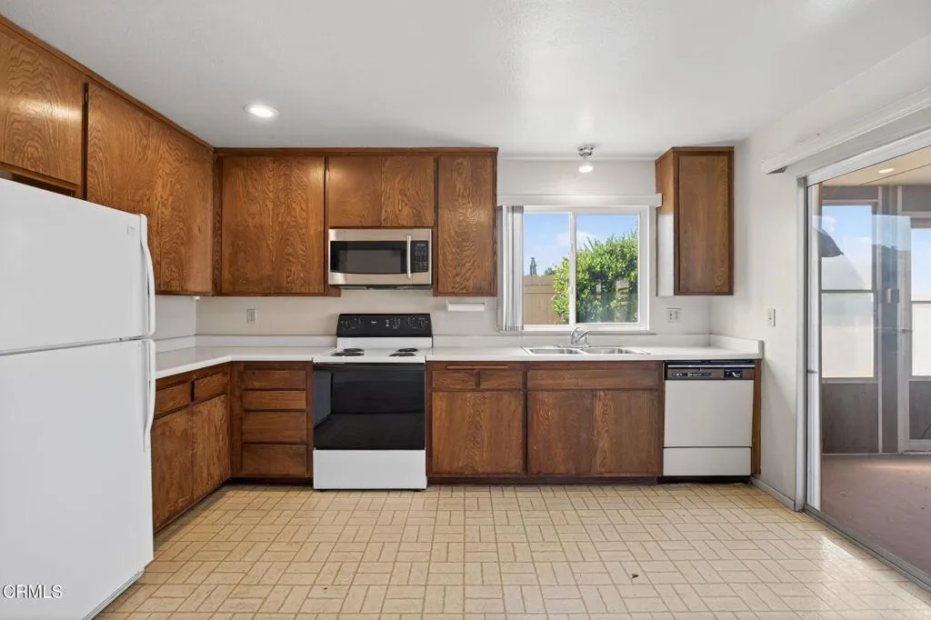 Ventura, California 93003, United States, 5 Bedrooms Bedrooms, ,2 BathroomsBathrooms,Residential,Active,226914