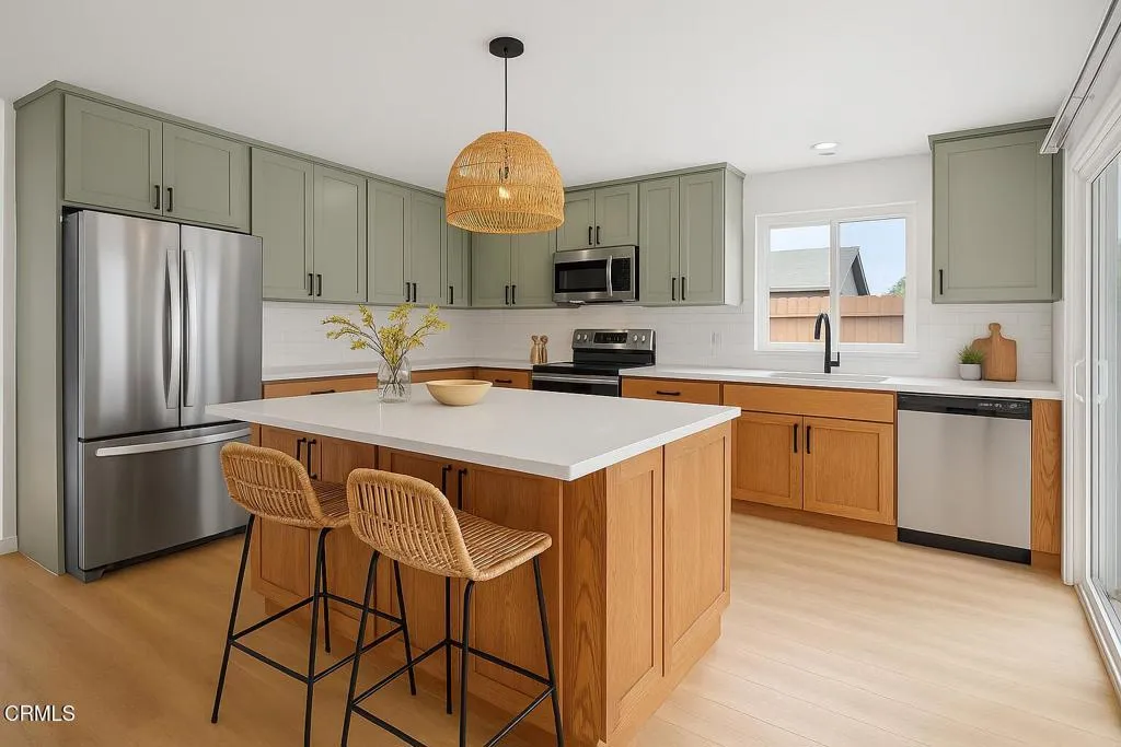 Ventura, California 93003, United States, 5 Bedrooms Bedrooms, ,2 BathroomsBathrooms,Residential,Active,226914