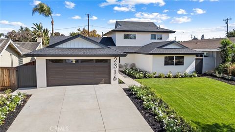 Photo of 2316 La Linda Pl, Newport Beach, CA 92660 (MLS # LG25251367) Photo of 2316 La Linda Pl, Newport Beach, CA 92660 (MLS # LG25251367)