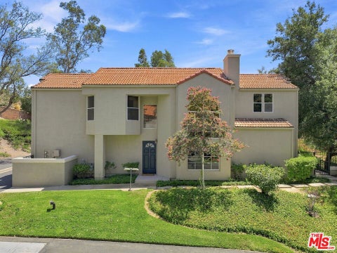 Photo of 22112 Sun Ranch Court, Chatsworth, CA 91311 (MLS # 26984971)