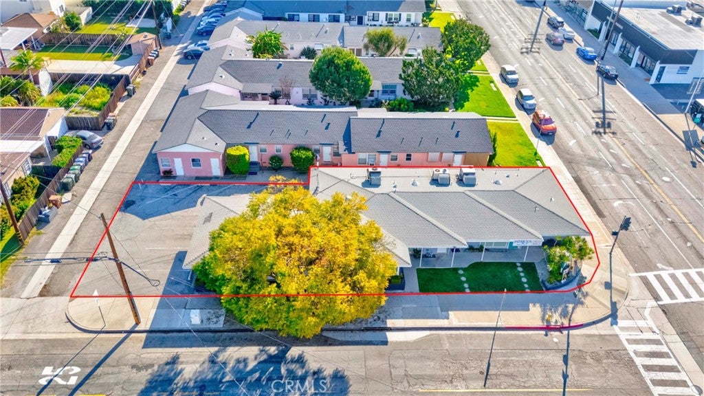 649 655 W Commonwealth