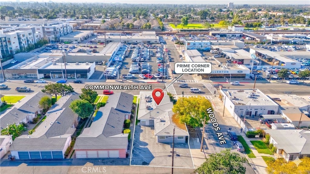 649 655 W Commonwealth