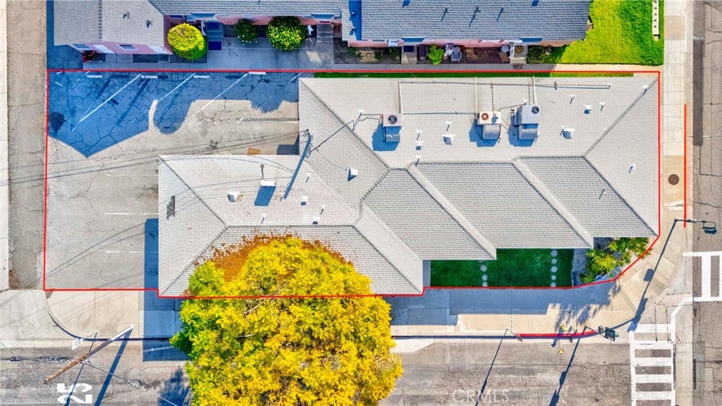 649 655 W Commonwealth