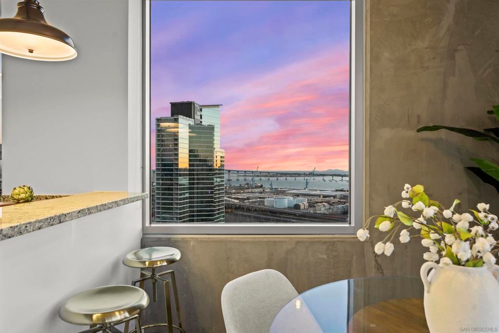 321 10th Ave 2208