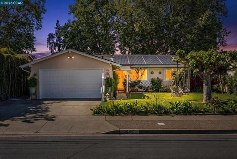 Photo of 3585 Esperanza Drive Dr, Concord, CA 94519 (MLS # 41130031)
