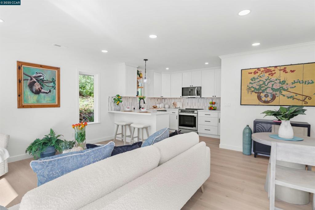 ROSSMOOR - Residential