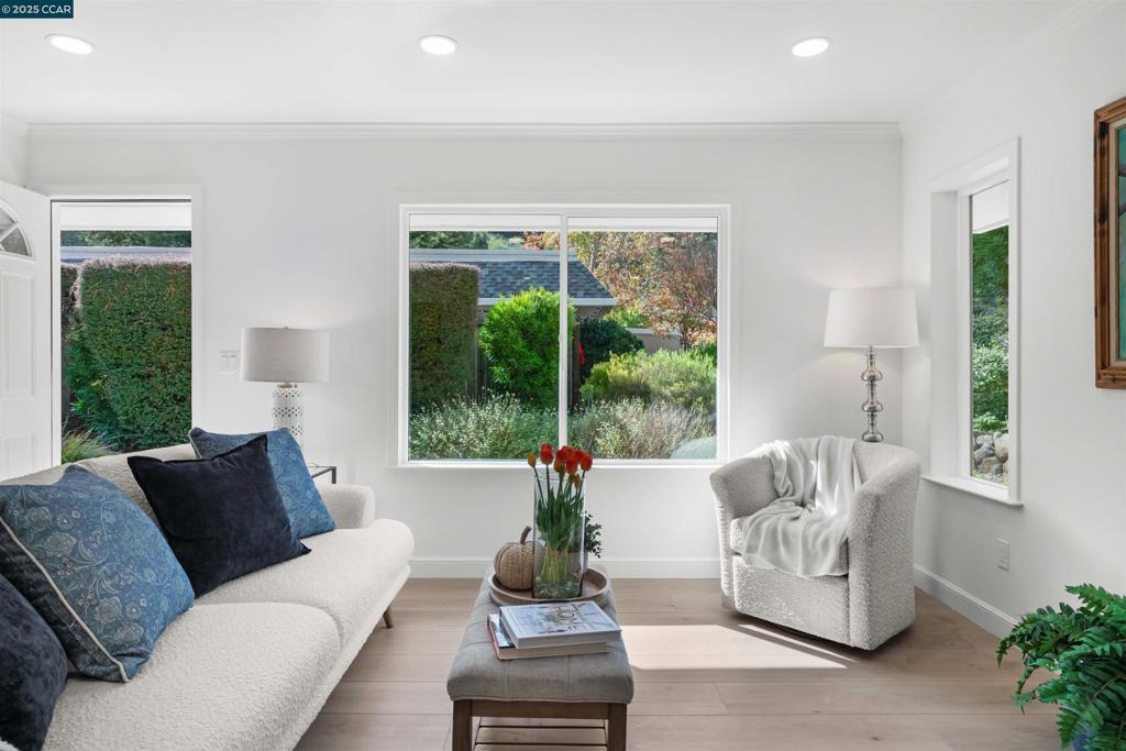 ROSSMOOR - Residential