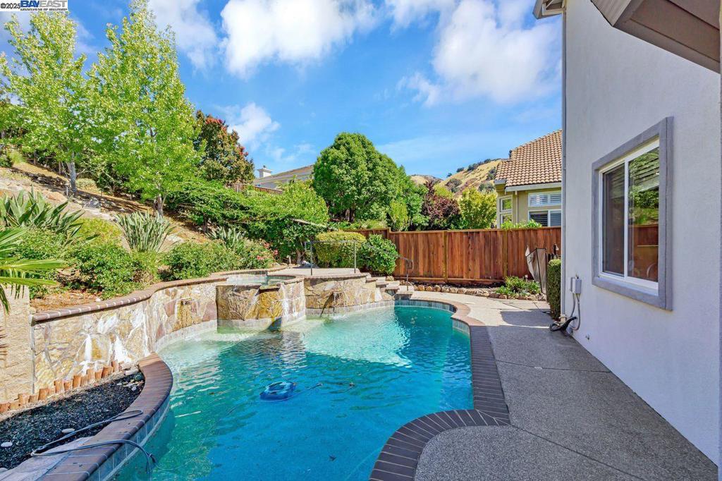 CRYSTAL RANCH - Residential