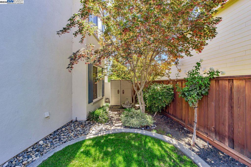 CRYSTAL RANCH - Residential