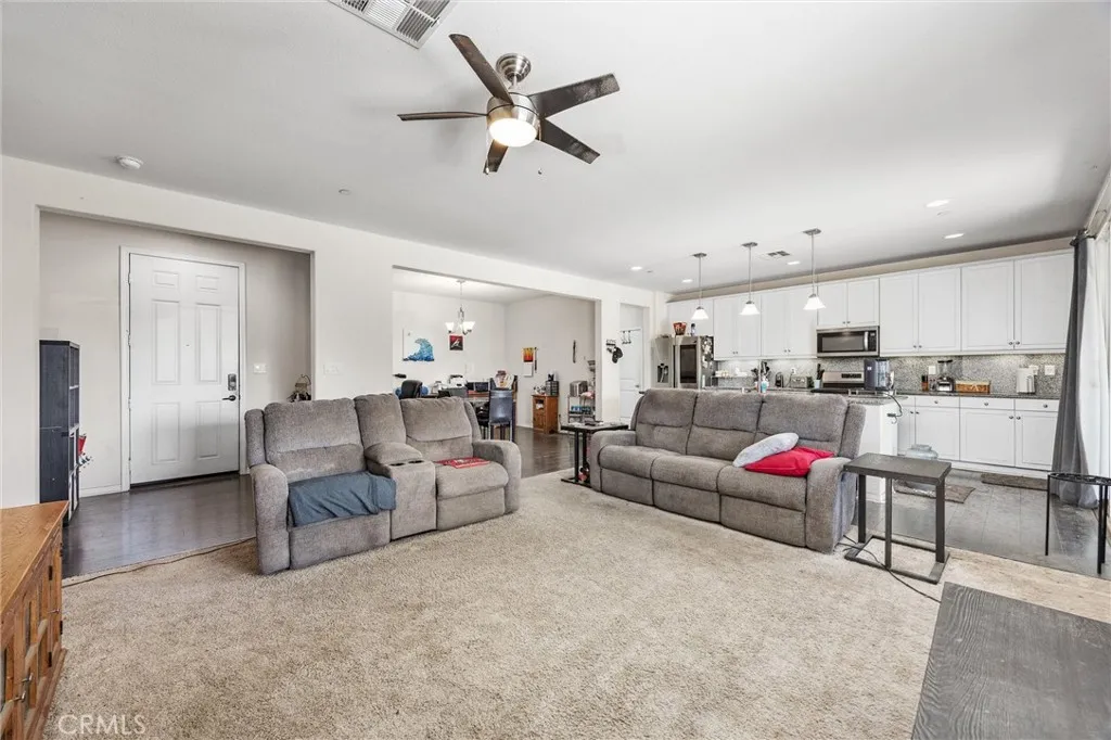 Bakersfield, California 93313, United States, 4 Bedrooms Bedrooms, ,2 BathroomsBathrooms,Residential,Active,232163