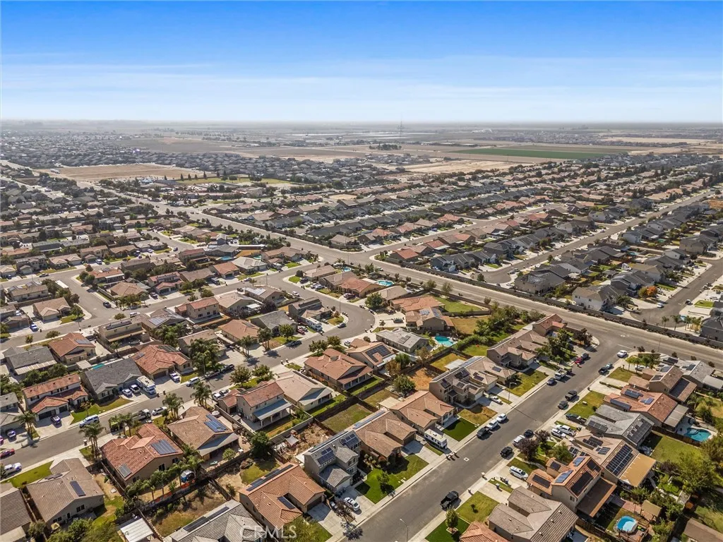 Bakersfield, California 93313, United States, 4 Bedrooms Bedrooms, ,2 BathroomsBathrooms,Residential,Active,232163