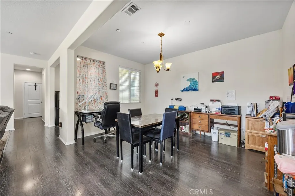 Bakersfield, California 93313, United States, 4 Bedrooms Bedrooms, ,2 BathroomsBathrooms,Residential,Active,232163