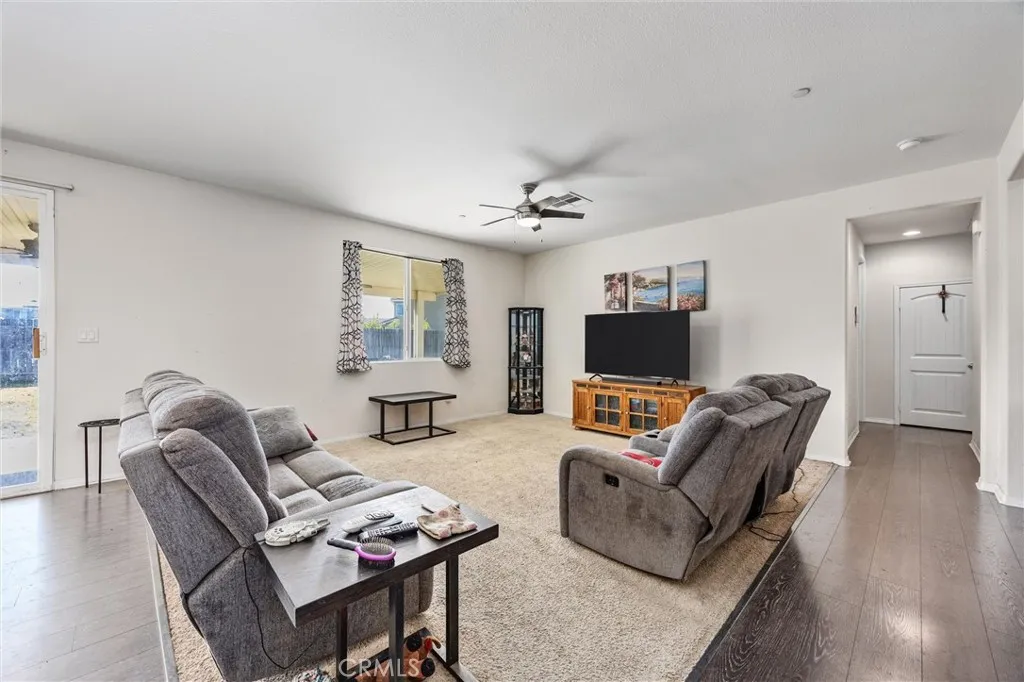 Bakersfield, California 93313, United States, 4 Bedrooms Bedrooms, ,2 BathroomsBathrooms,Residential,Active,232163