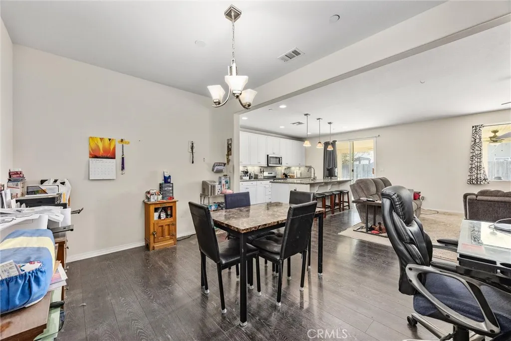 Bakersfield, California 93313, United States, 4 Bedrooms Bedrooms, ,2 BathroomsBathrooms,Residential,Active,232163