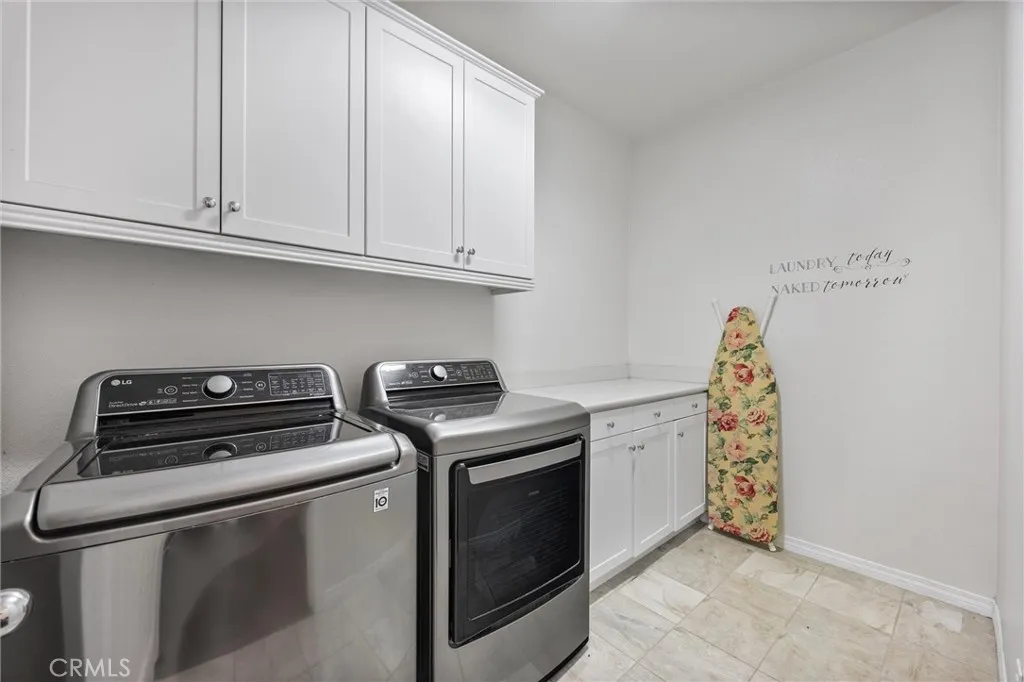 Bakersfield, California 93313, United States, 4 Bedrooms Bedrooms, ,2 BathroomsBathrooms,Residential,Active,232163