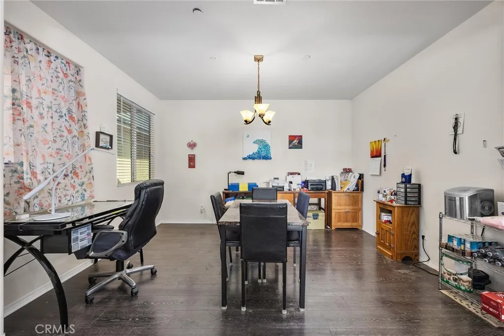 Bakersfield, California 93313, United States, 4 Bedrooms Bedrooms, ,2 BathroomsBathrooms,Residential,Active,232163