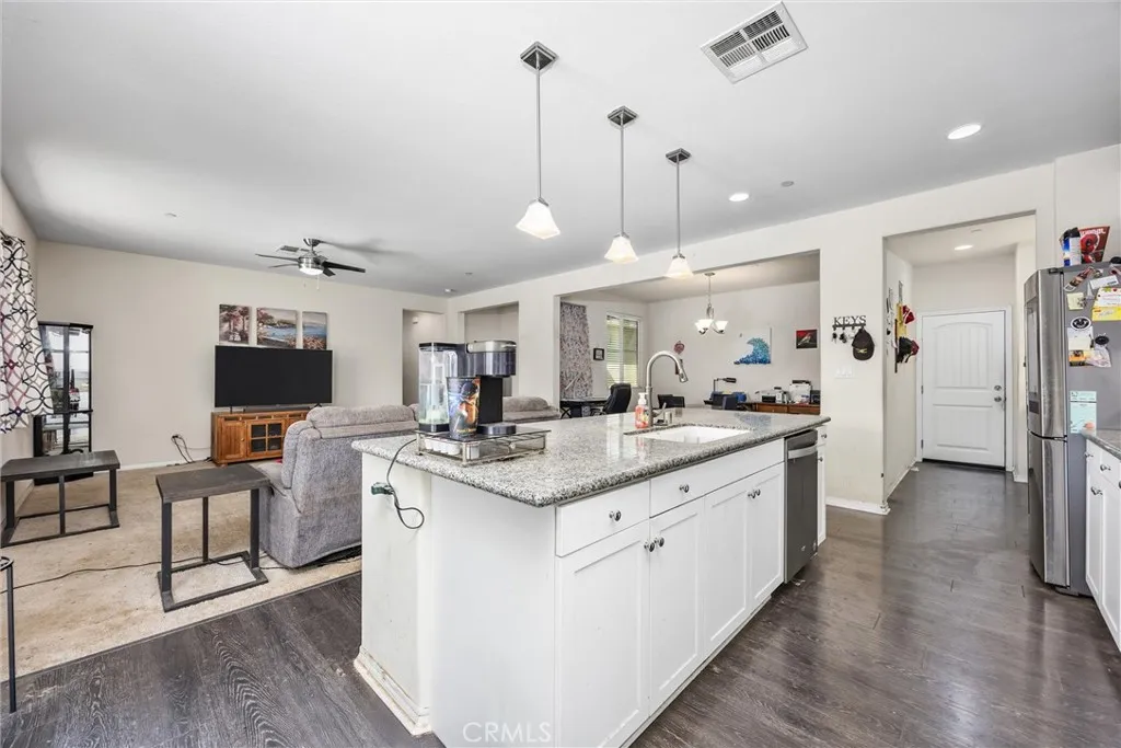 Bakersfield, California 93313, United States, 4 Bedrooms Bedrooms, ,2 BathroomsBathrooms,Residential,Active,232163