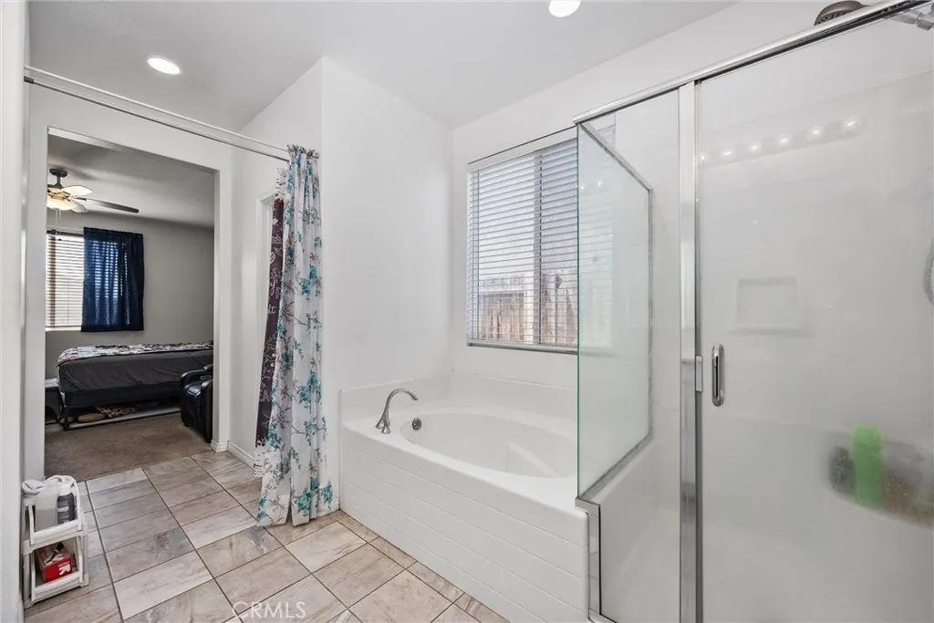 Bakersfield, California 93313, United States, 4 Bedrooms Bedrooms, ,2 BathroomsBathrooms,Residential,Active,232163