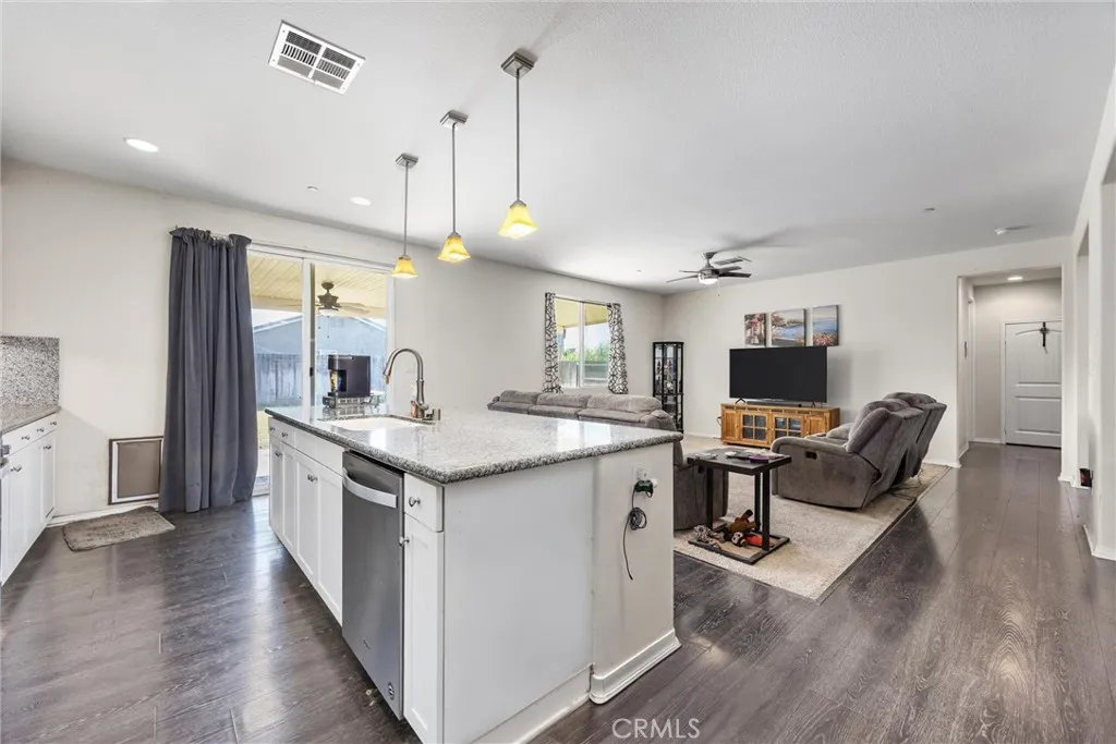 Bakersfield, California 93313, United States, 4 Bedrooms Bedrooms, ,2 BathroomsBathrooms,Residential,Active,232163